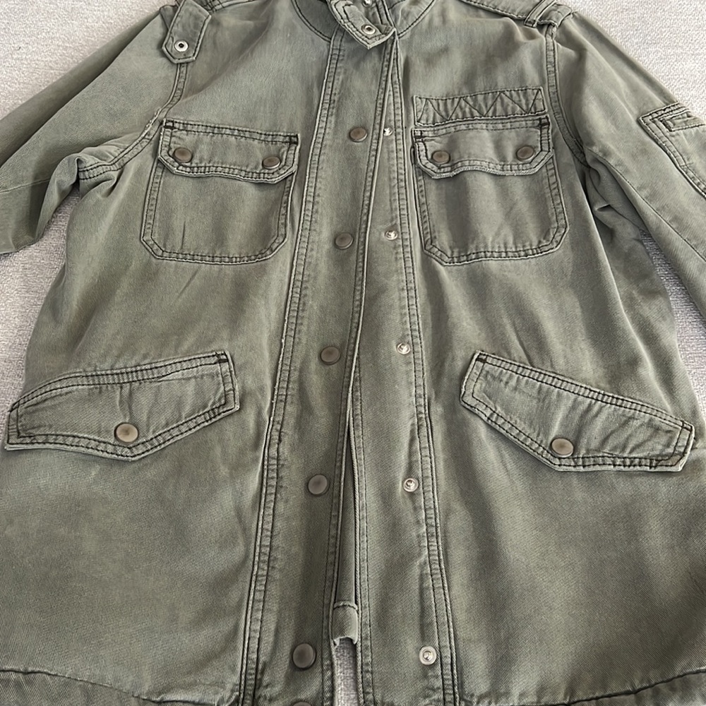 Size small top - Picture 2 of 3